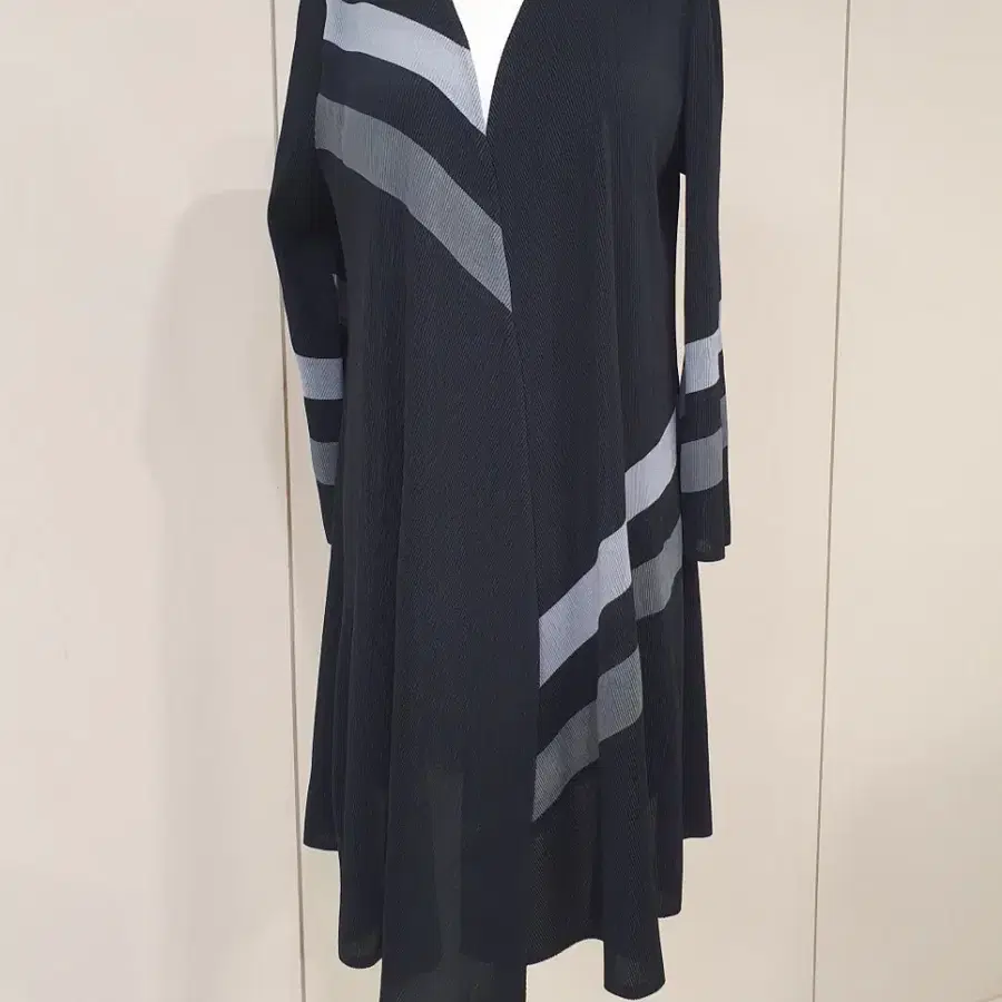 플리츠 블랙 스트라이프 롱 가디건