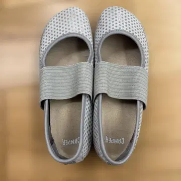 CAMPER 캠퍼 플랫슈즈 도트 무늬 그레이