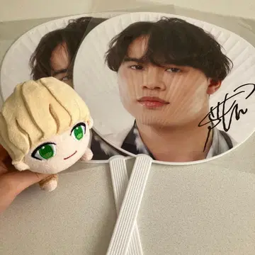 응원 부채 2개 세트 봉제 인형 포함