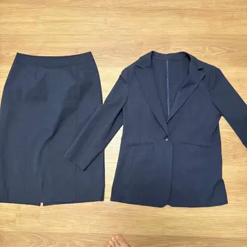 로트레아몽 네이비 스커트 수트 셋업