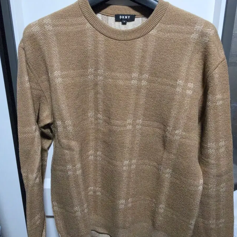 DKNY 브라운 체크 니트