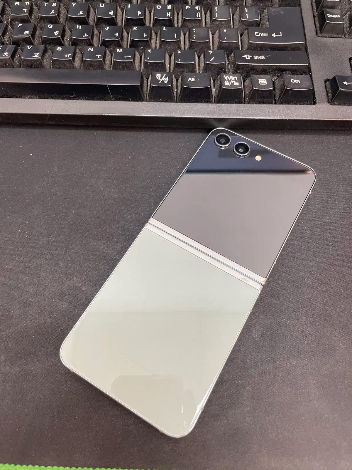 갤럭시Z플립5 민트 256GB 무잔상 상태좋은 중고32만5천팝니다