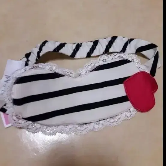 쥬시꾸뛰르 러블리 하트 안대