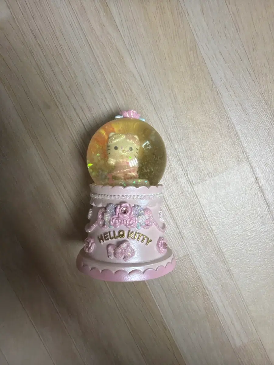 발레리나 키티 23년도 크리스마스 스노우볼