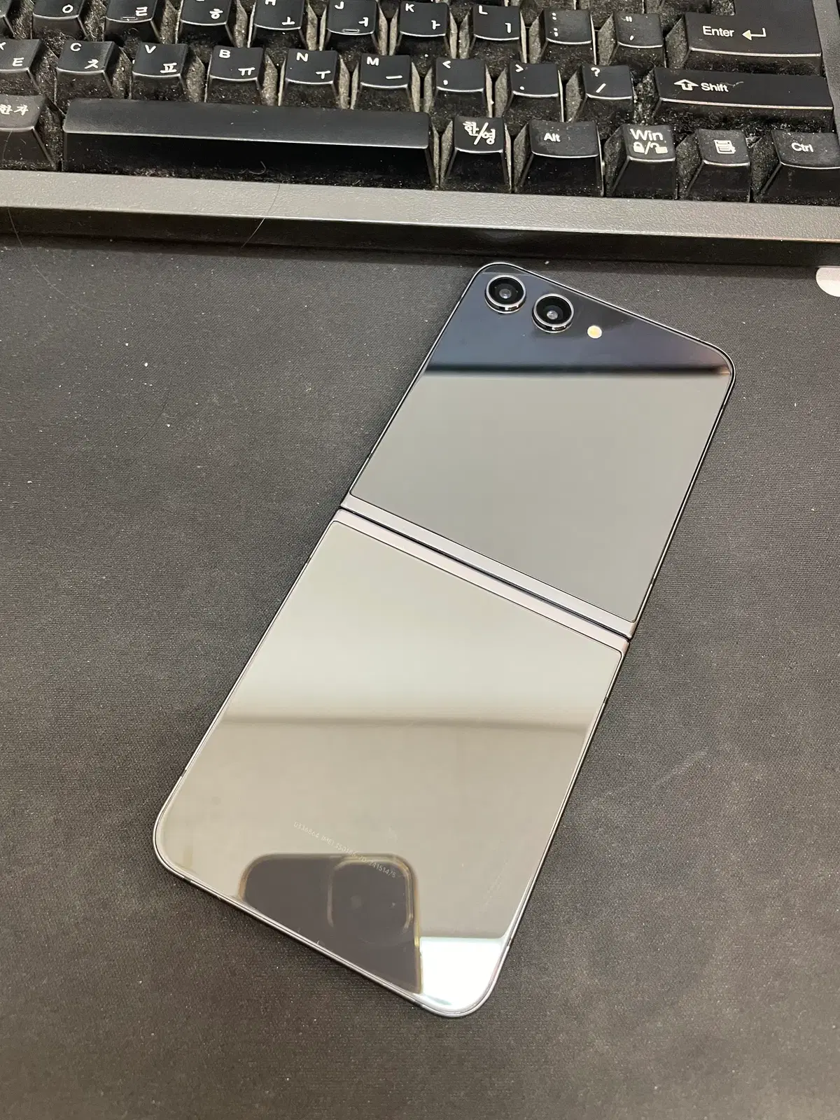갤럭시Z플립5 블랙 256GB 무잔상 상태좋은 중고31만4천팝니다