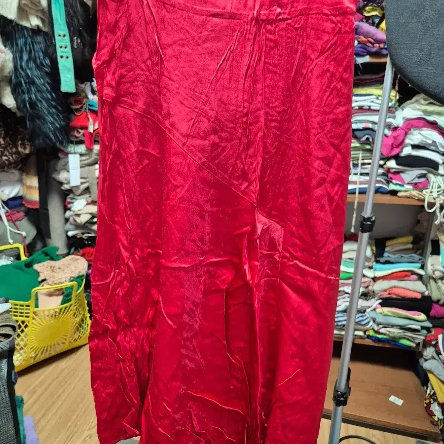 H&M 새틴 롱 스커트 레드