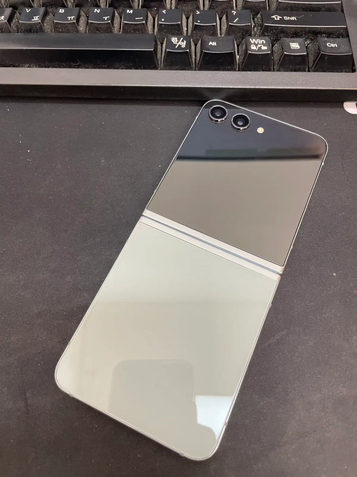 갤럭시Z플립5 민트 256GB 무잔상 상태좋은 중고36만팝니다