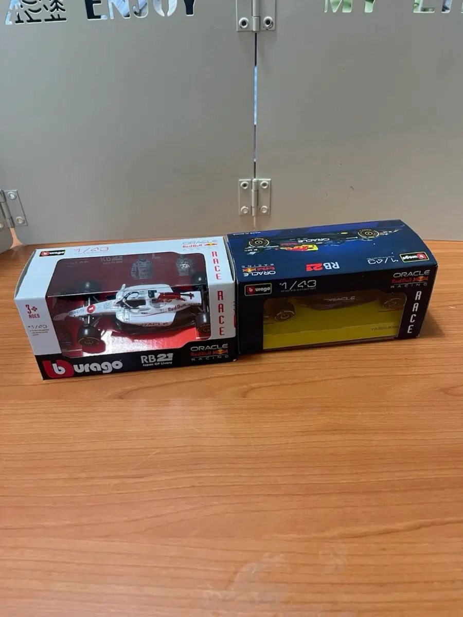 부라고 F1 레이싱카 1/43 스케일 2종 세트