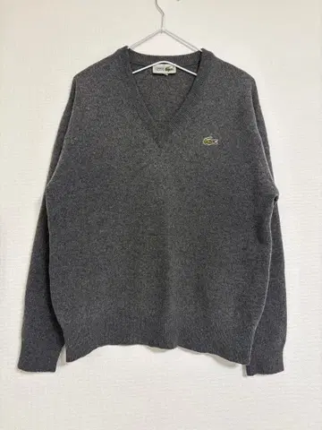 LACOSTE 그레이 V넥 스웨터 문자 악어