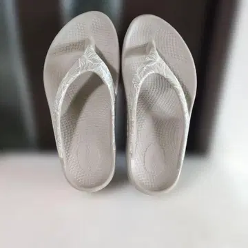 OOFOS OOriginal 플립플랍 베이지