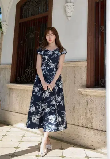 [새상품급] herlipto Secret Garden Midi Dress