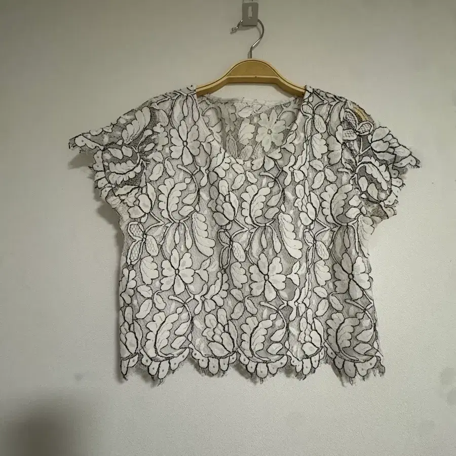 자라 화이트 레이스