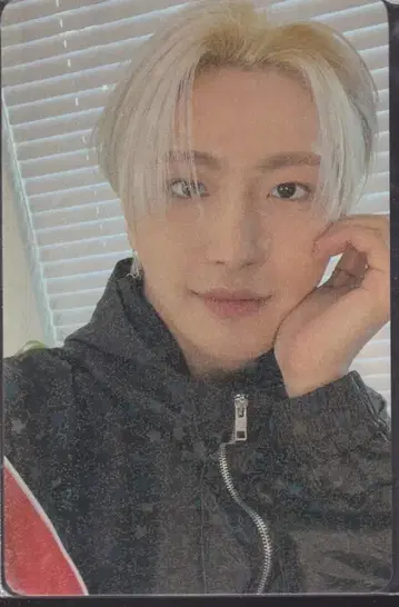 ATEEZ LIMITLESS SEONG HWA 트레이딩 카드