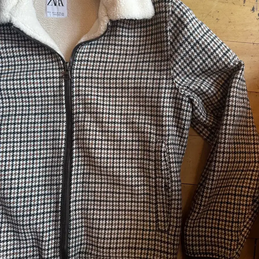 ZARA 체크 퍼 카라 자켓