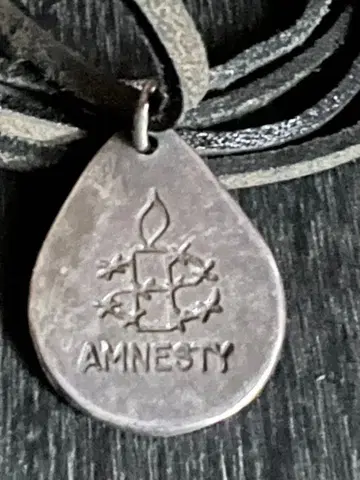 AMNESTY 아메스티 실버 펜던트