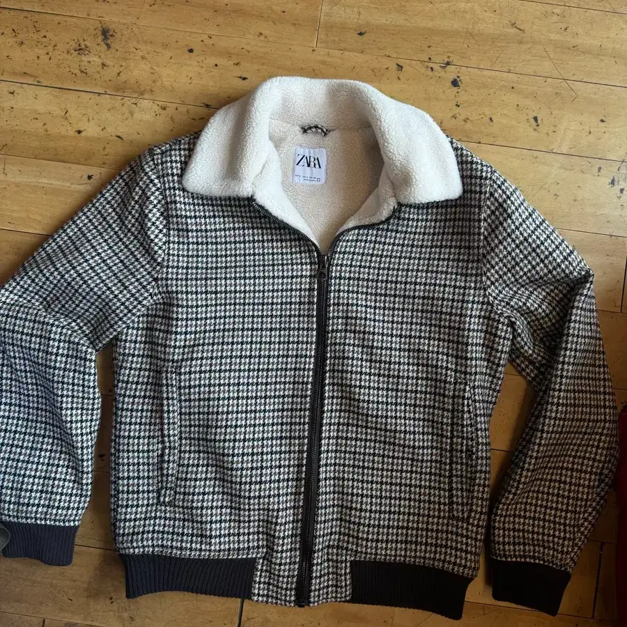 ZARA 체크 퍼 카라 자켓