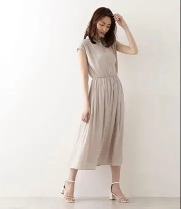 밴드 카라 반팔 롱 원피스 베이지