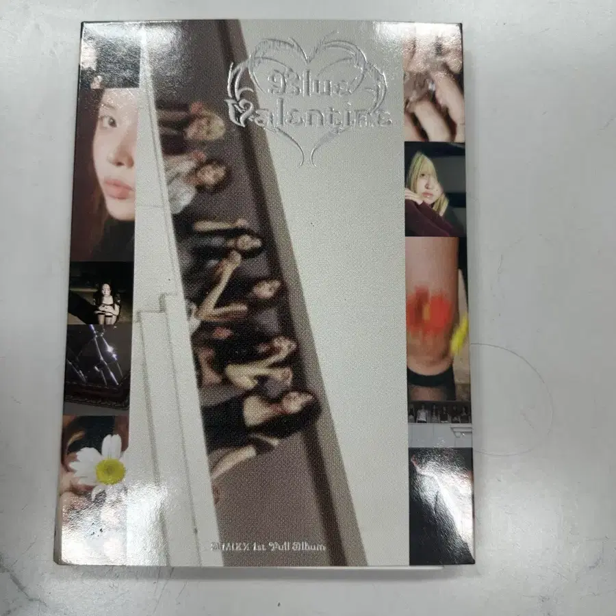 엔믹스 1집 블루 발렌타인버전 단순개봉 포토카드 포함 풀구성 판매합니다