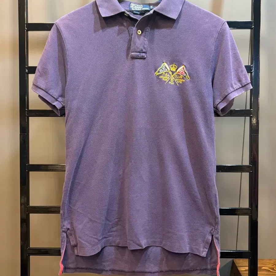 [M] 폴로 랄프로렌 (Polo by Ralph Lauren) 퍼플 커스텀핏 백 패치 피케 카라티 반팔셔츠 6.5