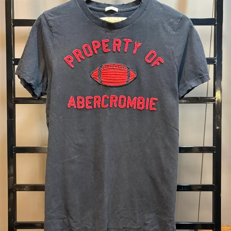 [M] 아베크롬비 앤 피치 (Abercrombie & Fitch) 블랙 머슬핏 풋볼 로고 반팔 티셔츠 2.5