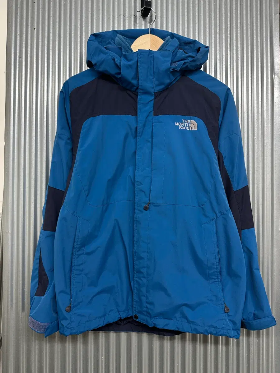 [95 (M)] 노스페이스 (THE NORTH FACE) 블루 네이비 배색 후드 바람막이 자켓