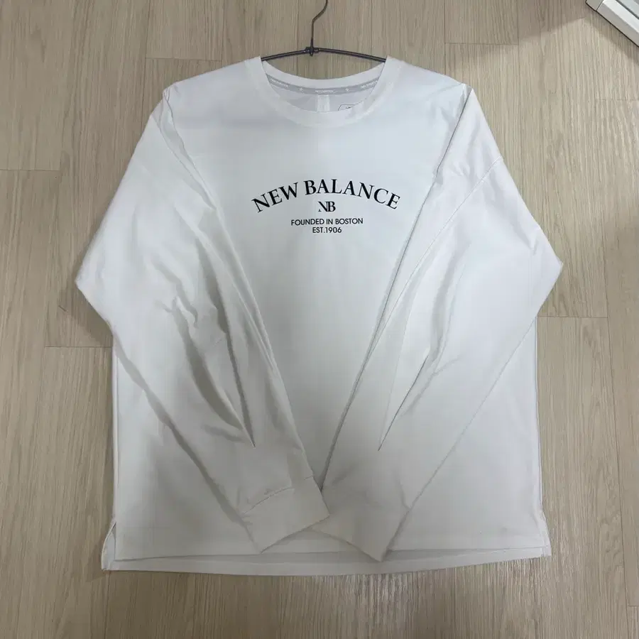 뉴발란스 롱슬리브