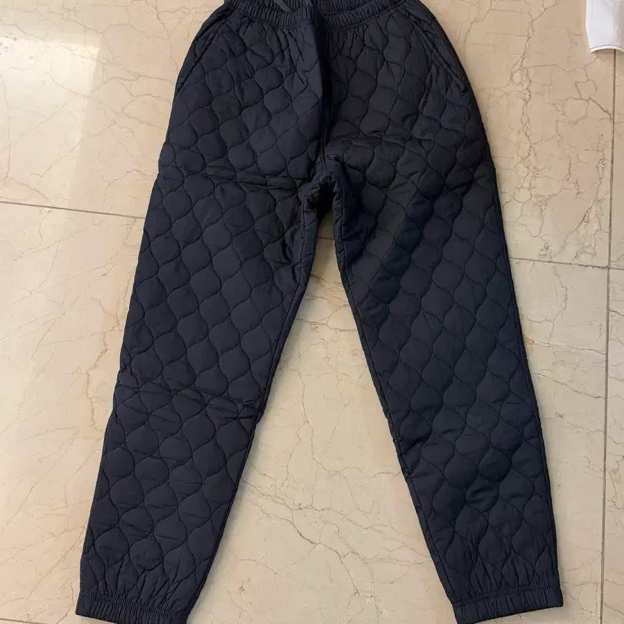 비아플레인VIA LOGO QUILT PADDING PANTS (CHARCOAL)