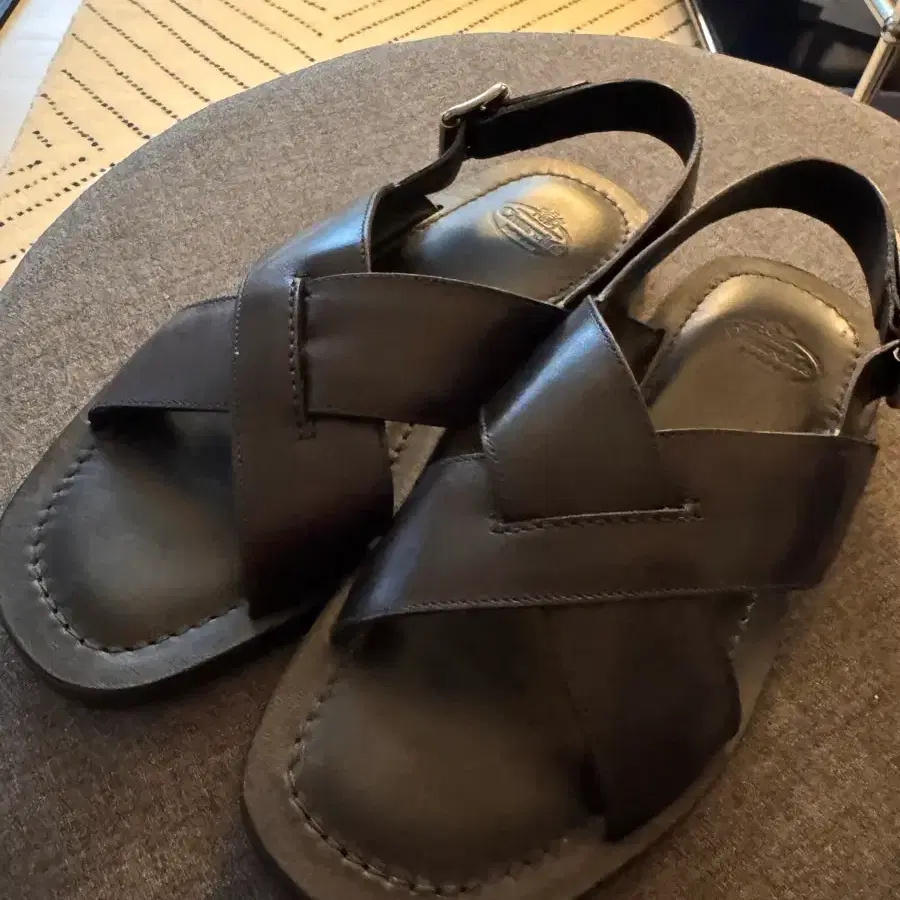처치스 dover sandal black