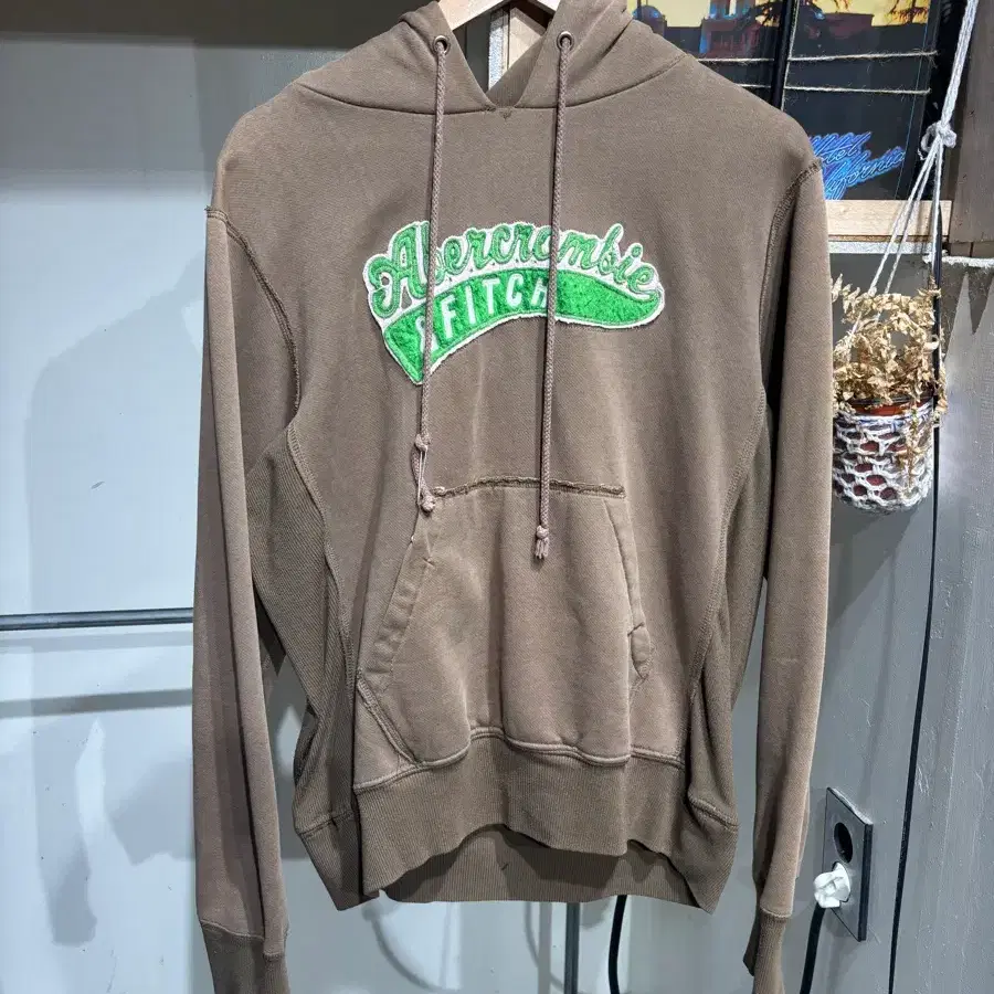 Abercrombie & Fitch 빈티지 브라운 아치 로고 후드티