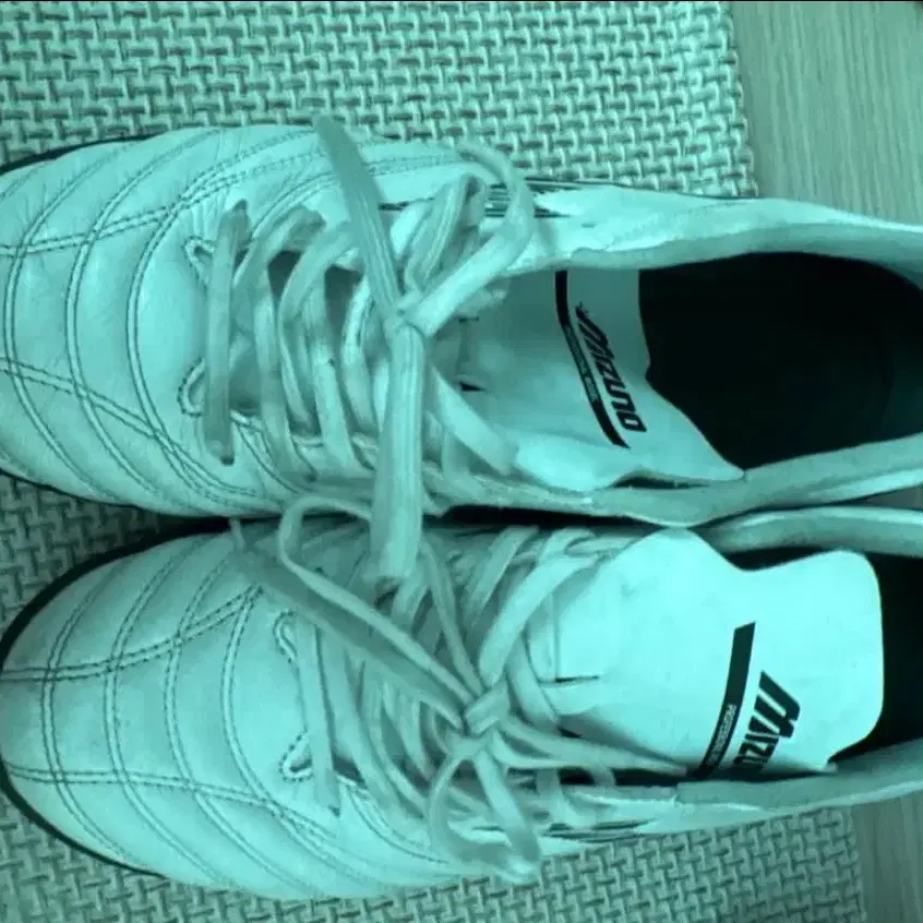 Morelia Neo IV Pro 풋살화