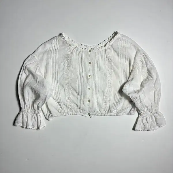 더블유 클로젯 w closet 레이스 핀턱 프릴 크롭 블라우스 R2771