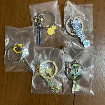 제일복권 킹덤하츠 G상 키 블레이드 참 컬렉션 5개