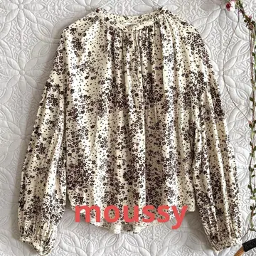 MOUSSY 마우지 꽃무늬 블라우스 봉긋한 소매 아이보리 프리 사이즈