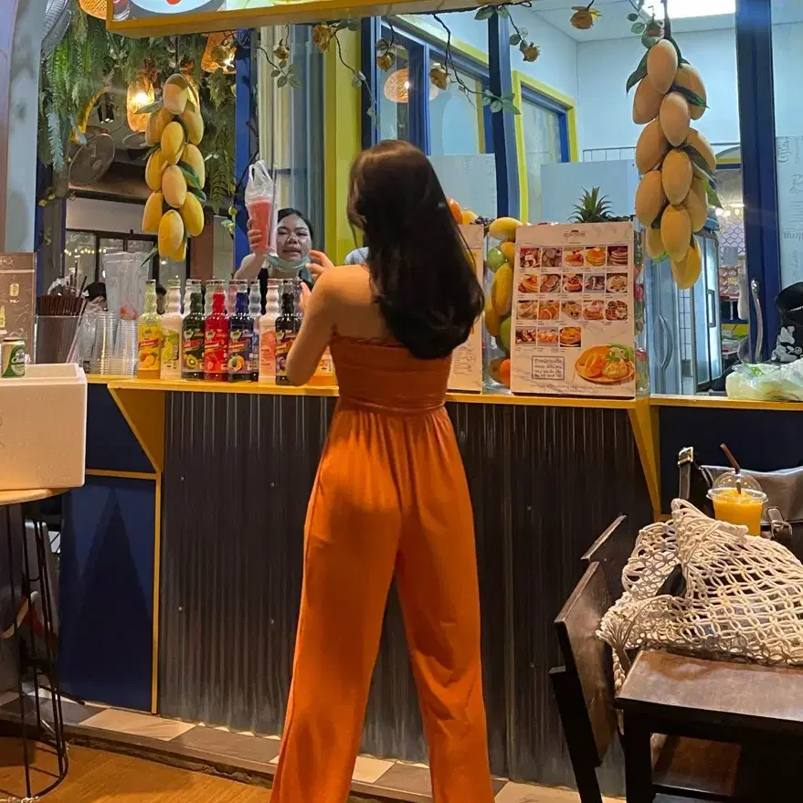 오렌지 점프수트