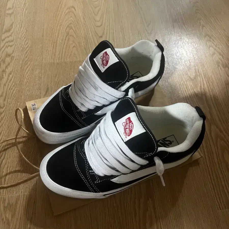 반스 뉴스쿨 260입니당