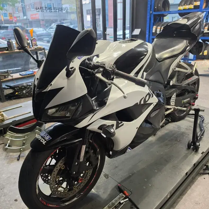 혼다 CBR600RR 화이트/블랙 스포츠 바이크 08년식