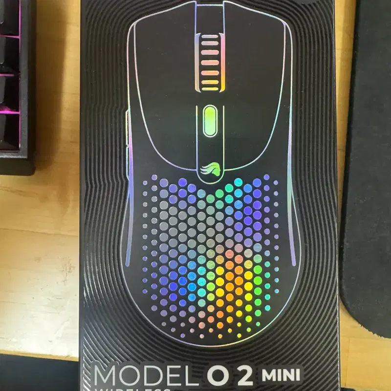 글로리어스 모델 O2 미니 무선 RGB 게이밍 마우스 블랙