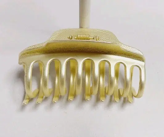 골드빛 세련 집게핀