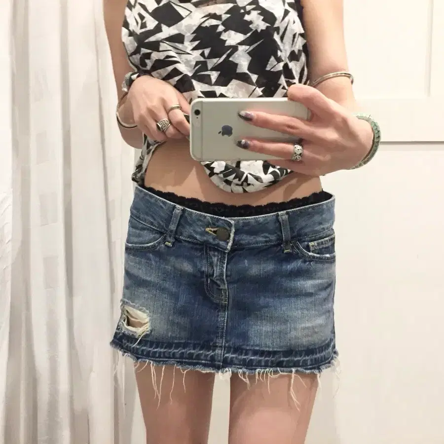 SLY 슬라이 로우 데님 데미지 미니스커트