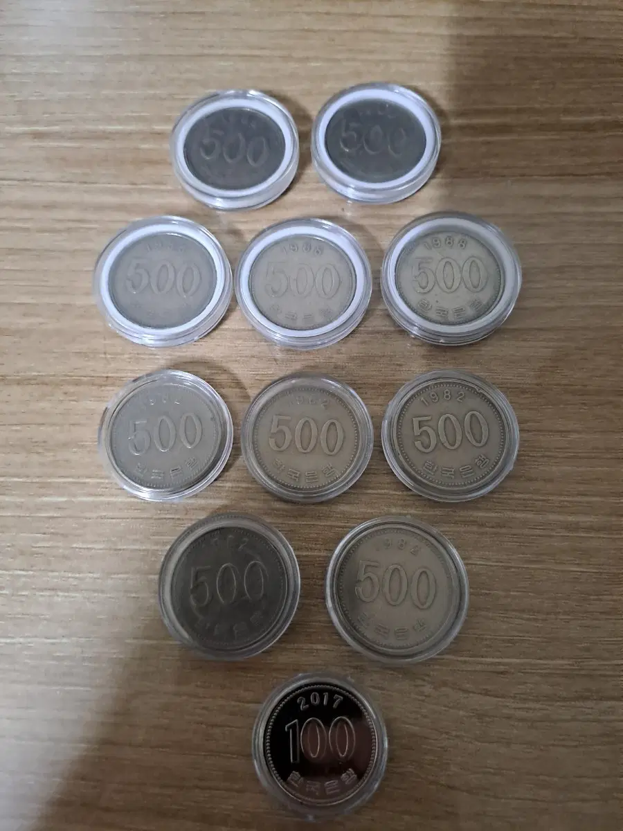 최초발행 82년 500원 5개 , 88년 500원 5개 , 2017년 100원 1개 (상태좋은 사용제)