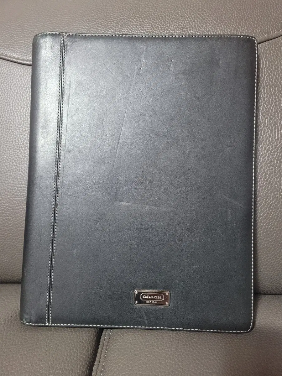 코치[COACH] 소가죽 라이팅 패드(Writing pad)