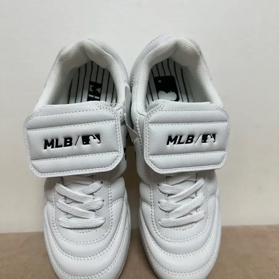 MLB 스니커즈 화이트