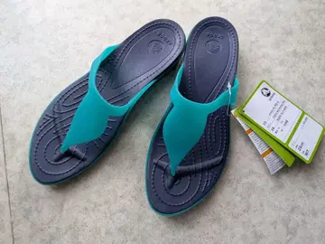 미사용 새상품 Crocs 비치 샌들 23cm
