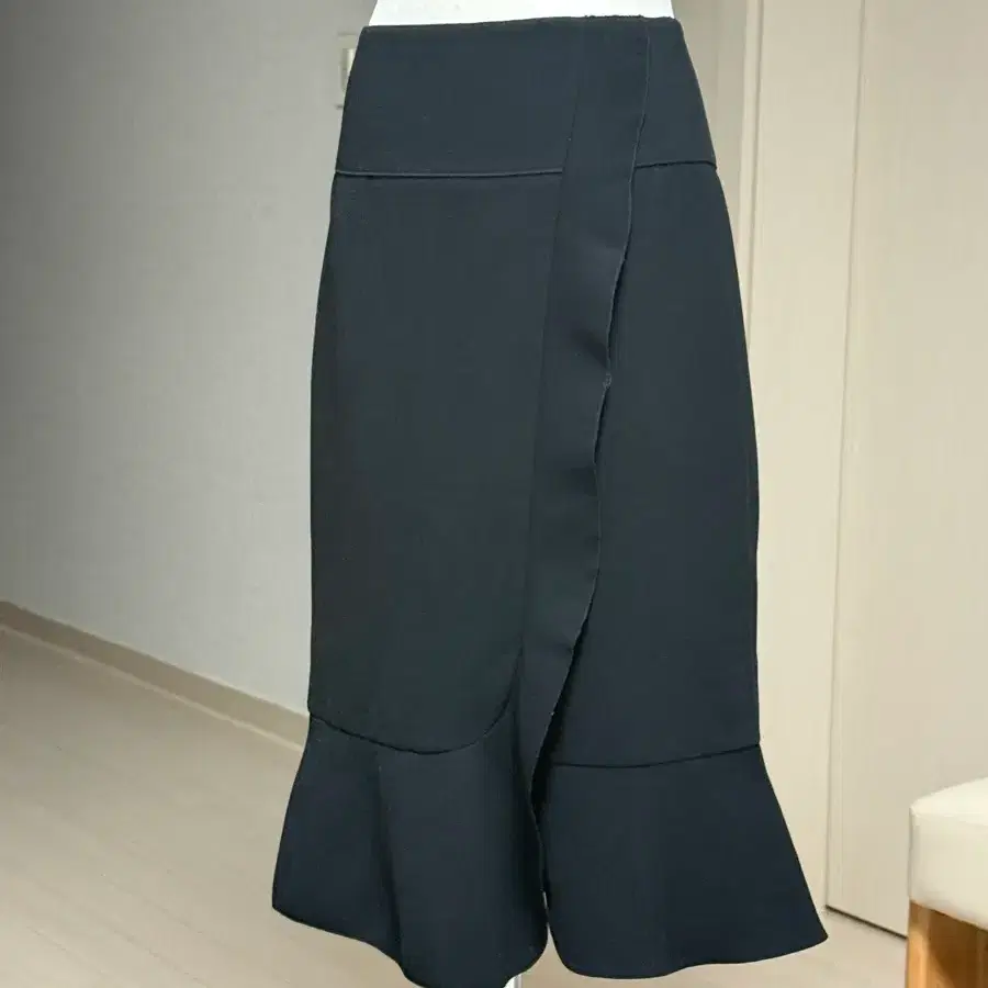 듀엘 블렉 러플 스커트