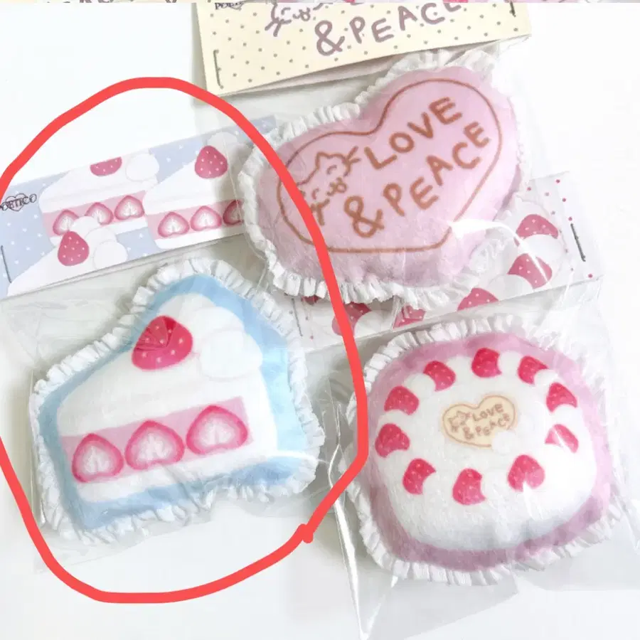 포에티코 폭신폭신 쿠션키링 딸기케이크 미개봉 새상품