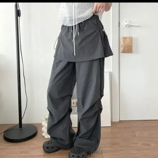 핀턱 밴딩 나일론 팬츠