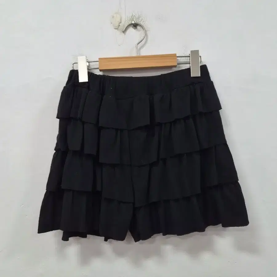 블랙 프릴 핫팬츠