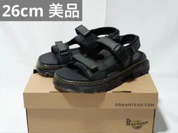 닥터 마틴 샌들 포스터 블랙