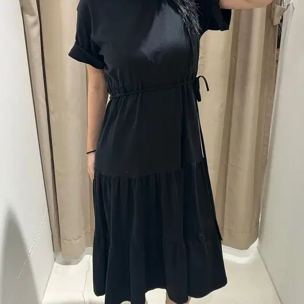 데이지 DAZY 드로스트링 티어드 블랙 원피스 R2867