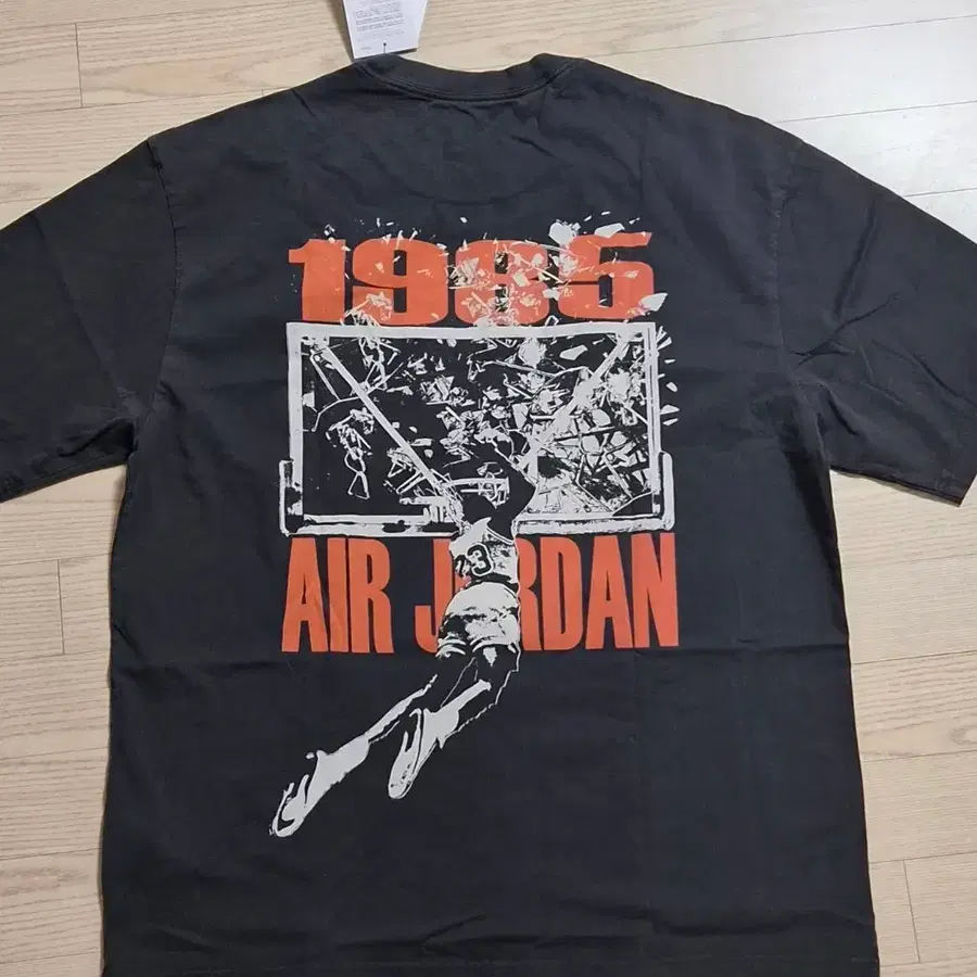 [새제품] 나이키 에어조던 1985 그래픽 반팔티 블랙 (L, XL, 2XL)